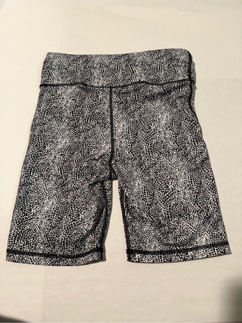 GAP Black & White Speckled Mid-Thigh Leggings - Picture 2 of 2